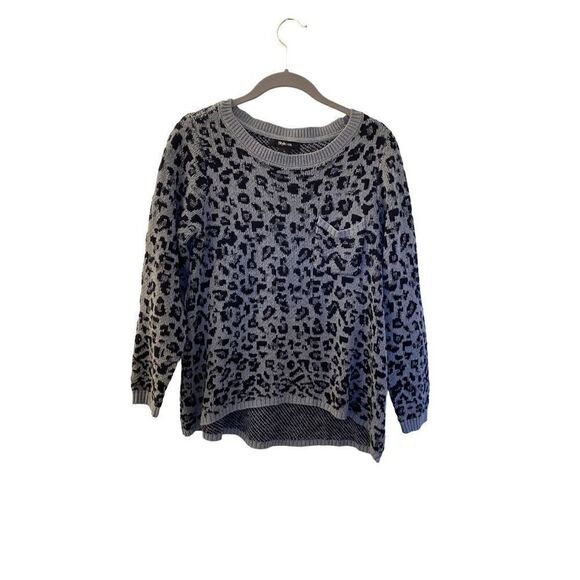 Style &Co., women’s gray & black cheetah, print, front pocket sweater size mediu - Picture 2 of 4
